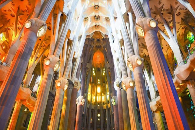 Sagrada Família and Park Güell small group guided tour