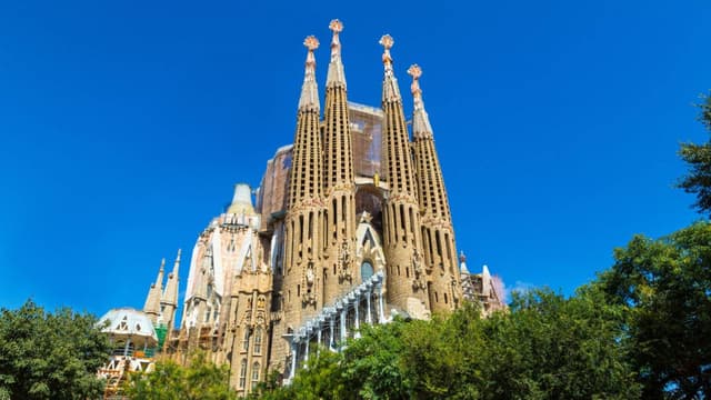 Sagrada Familia Skip The Line Tour with Certified Guide
