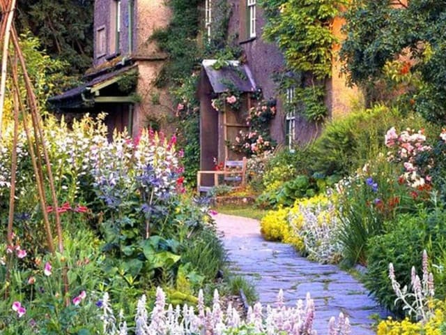 Beatrix Potter & Lake District: Morning Half-Day Tour