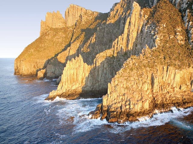 Tasman Island Cruises Full Day Tour from Hobart + Devil Park